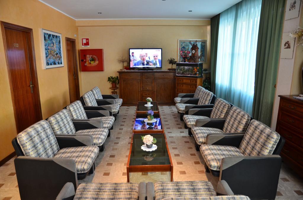 Hotel Betulla Римини Экстерьер фото