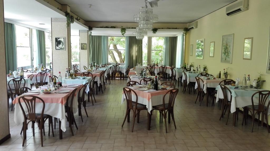 Hotel Betulla Римини Экстерьер фото