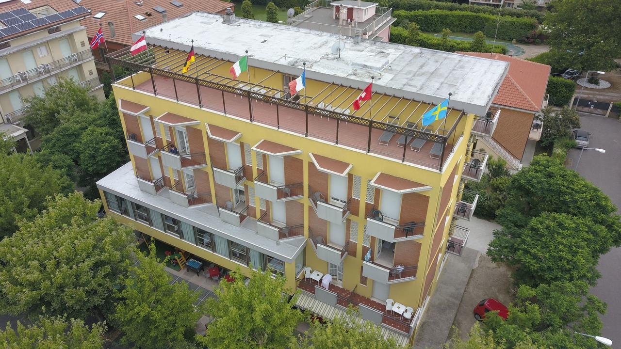 Hotel Betulla Римини Экстерьер фото